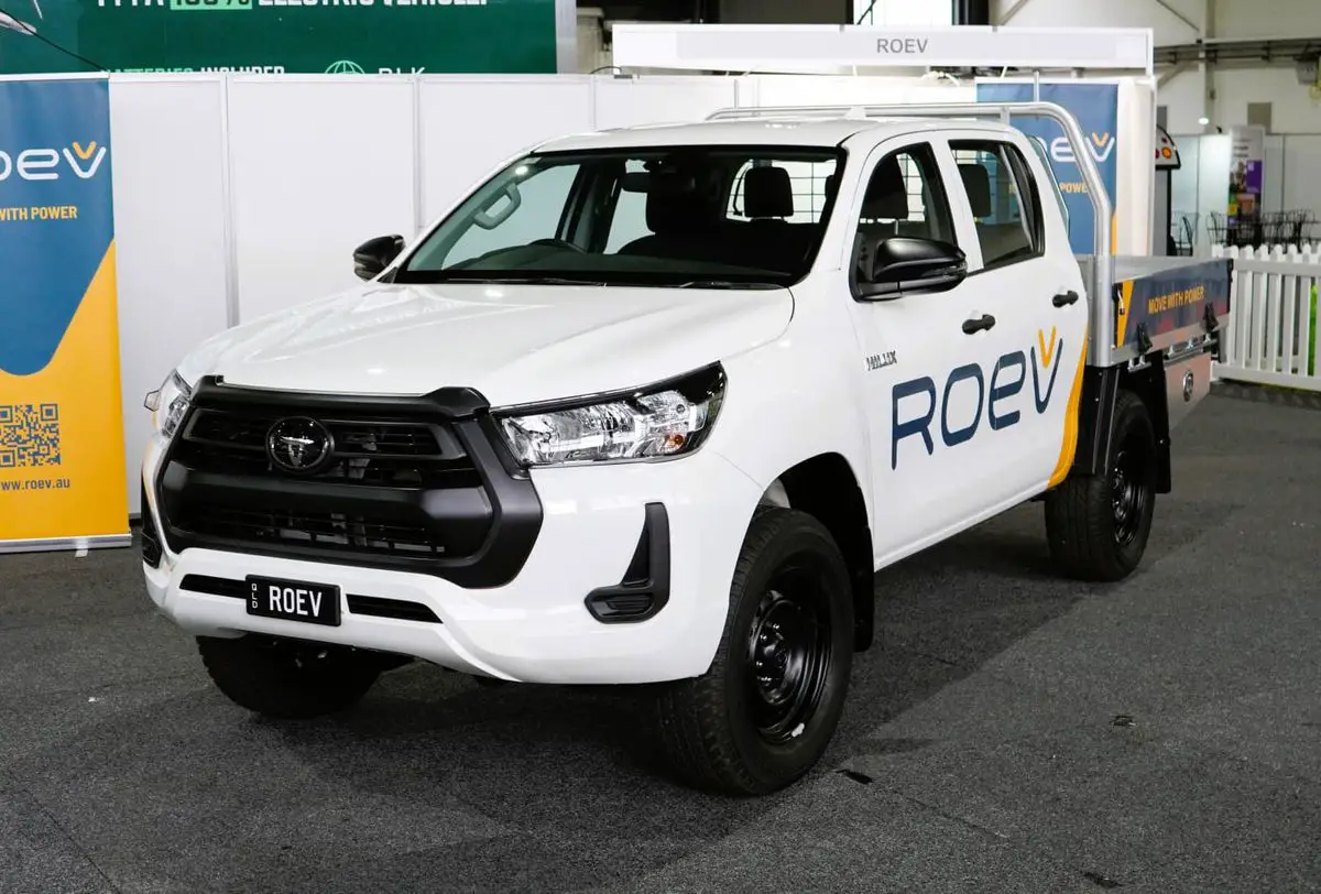 Toyota Hilux-goes-electric