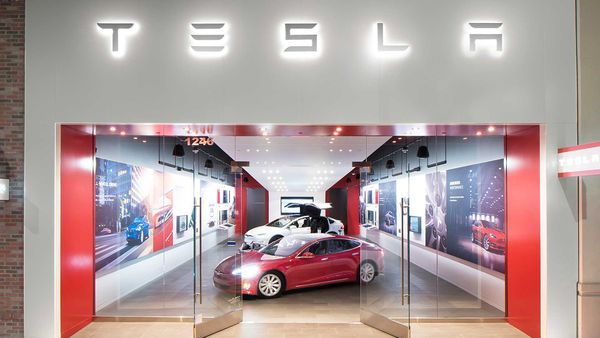 Trouble in Tesla's showroom in Berlin