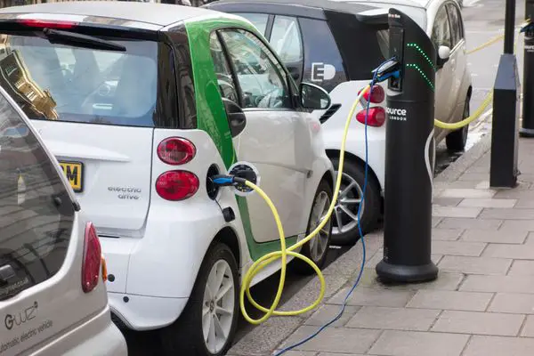 What’s the difference between an electric car and a hybrid?